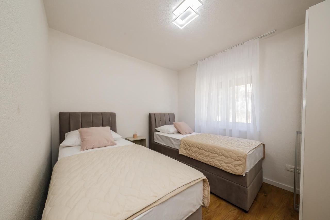 Villa Luka Каштела Екстер'єр фото